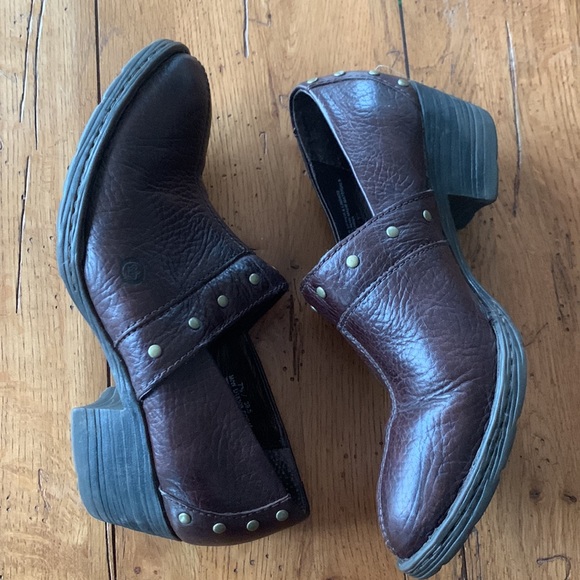 Born boc Dark Brown Leather Slip On Booties Clogs Block Heel Rivets Women’s 7.5 - Picture 3 of 10